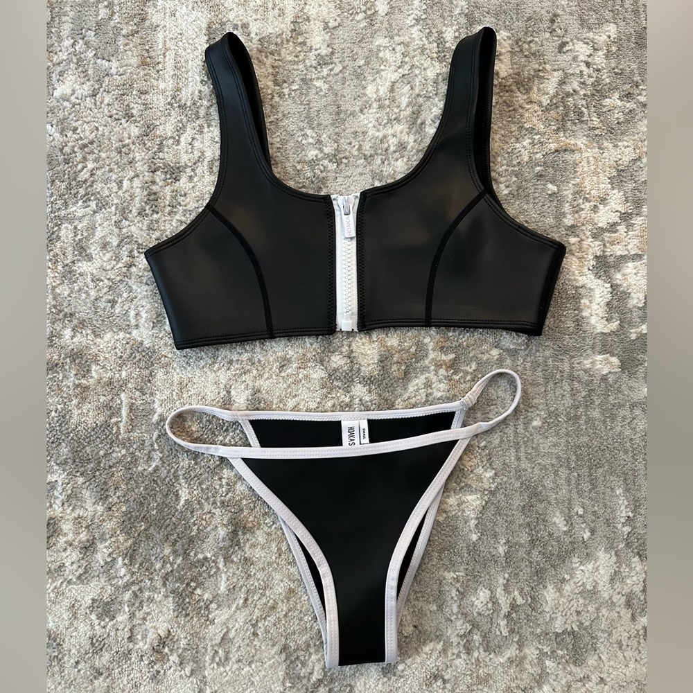 Hoaka ‘Claudia’ Black Set